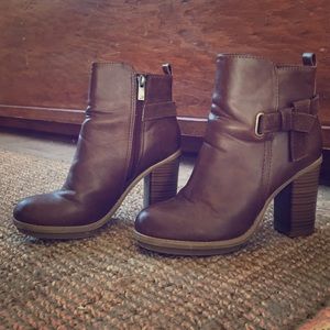 Women’s Roolee ankle booties 6.5